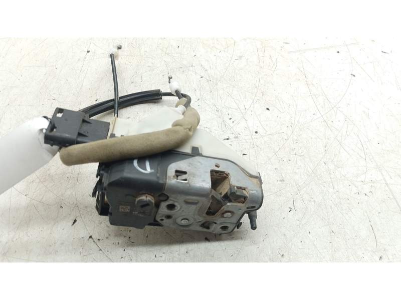 Recambio de cerradura puerta delantera derecha para peugeot partner tepee 1.6 bluehdi 100 referencia OEM IAM 828405  