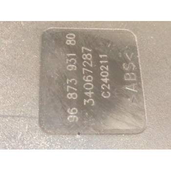 Recambio de enganche delantero izquierdo para citroën c3 lx referencia OEM IAM 9687393180  