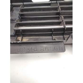Recambio de rejilla delantera para nissan terrano i (wd21) 2.4 i 4wd referencia OEM IAM 623186G00  RECAMBIO NUEVO