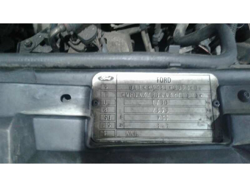 ford escort berlina/turnier del año 2000