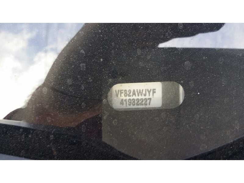 peugeot 206 berlina del año 2002