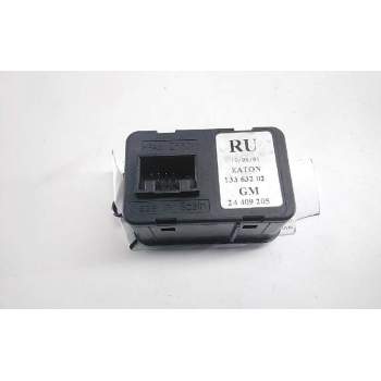 Recambio de mando elevalunas delantero izquierdo para opel corsa c comfort referencia OEM IAM 13363202  