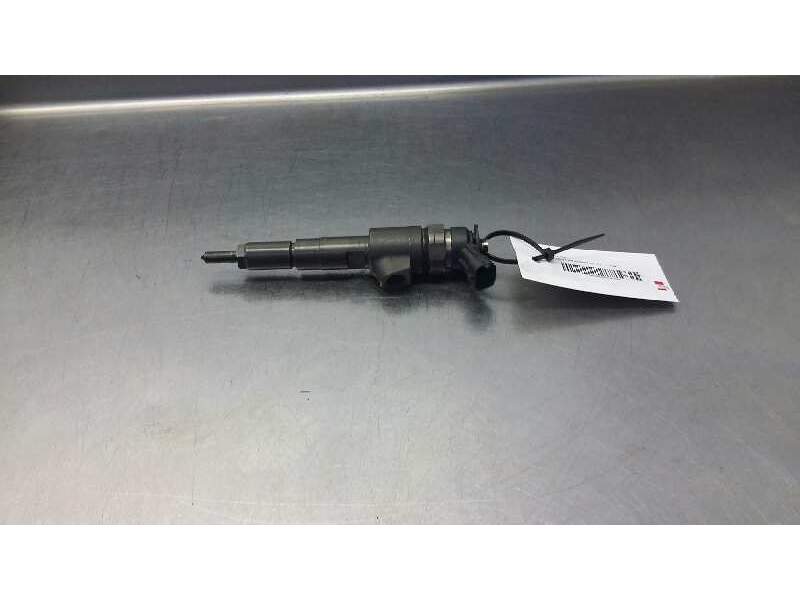 Recambio de inyector para peugeot 206 berlina 1.4 hdi referencia OEM IAM 0445110135  