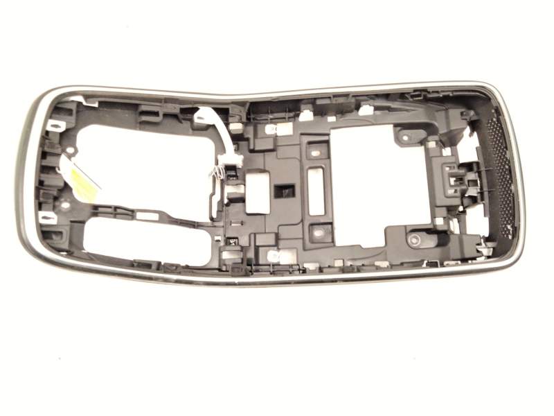 Recambio de moldura para renault grand scénic iv (r9_) 1.3 tce 140 referencia OEM IAM 682604036R  