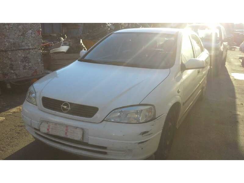 opel astra g berlina del año 2000