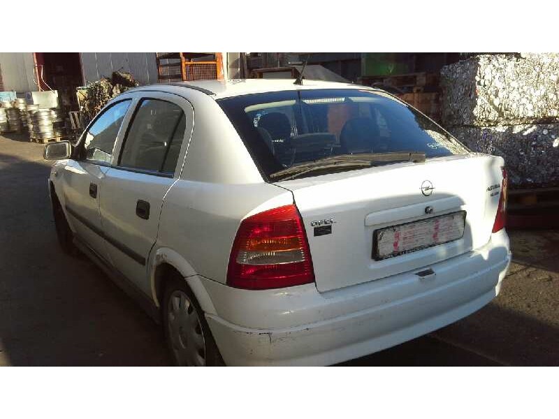 opel astra g berlina del año 2000