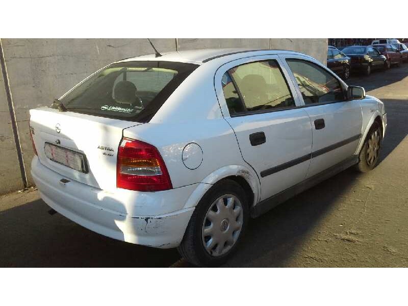 opel astra g berlina del año 2000