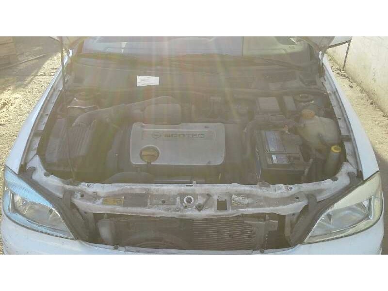 opel astra g berlina del año 2000