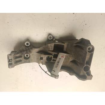 Recambio de soporte alternador para audi a4 b7 (8ec) 2.0 tdi referencia OEM IAM 036903143D  