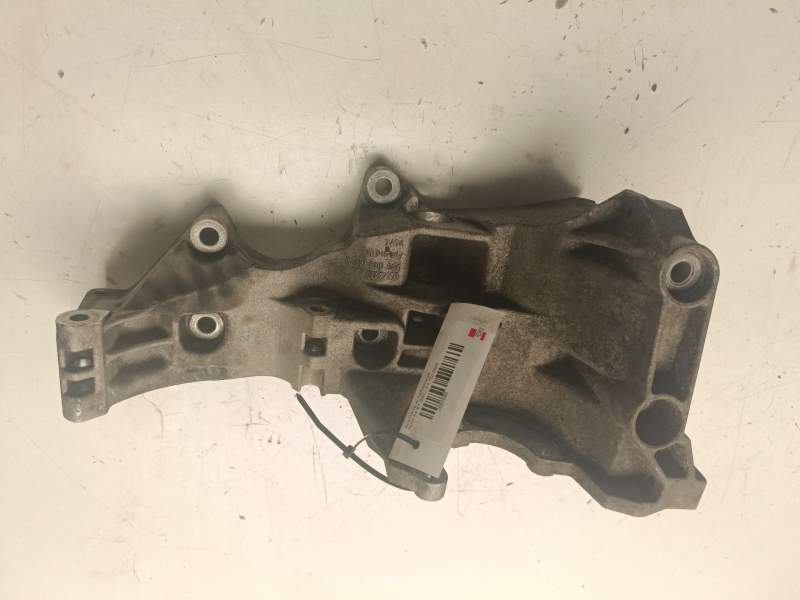 Recambio de soporte alternador para audi a4 b7 (8ec) 2.0 tdi referencia OEM IAM 036903143D  
