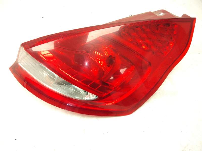 Recambio de piloto trasero derecho para ford fiesta vi (cb1, ccn) 1.4 tdci referencia OEM IAM 8A6113404A  