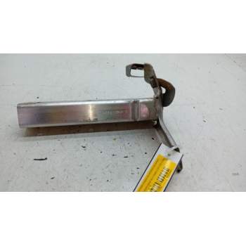 PUNTERA CHASIS DELANTERA IZQUIERDA A2136200400 