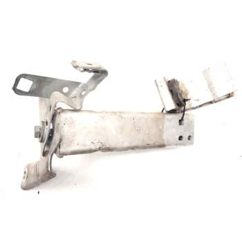 PUNTERA CHASIS DELANTERA IZQUIERDA A2056201200 