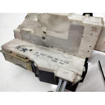 Recambio de cerradura puerta delantera derecha para citroën c4 berlina vtr plus referencia OEM IAM 9660700680F  