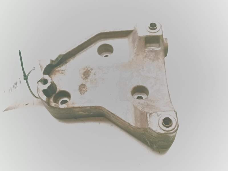 Recambio de soporte alternador para bmw x3 (e83) 3.0 d referencia OEM IAM 64557799863  