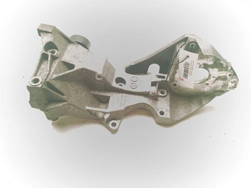 Recambio de soporte bomba inyeccion para audi a4 b7 (8ec) 2.0 tdi referencia OEM IAM 03L903143R  