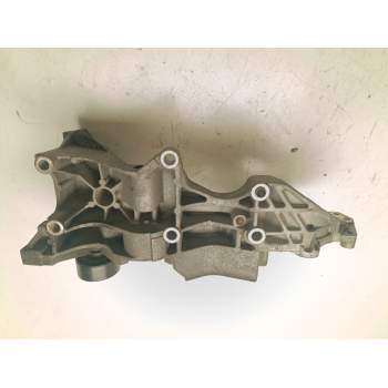 Recambio de soporte bomba inyeccion para audi a4 b7 (8ec) 2.0 tdi referencia OEM IAM 03L903143R  