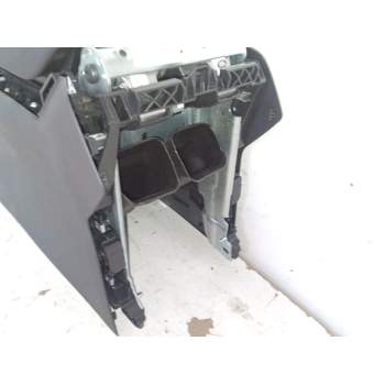 Recambio de reposabrazos para land rover range rover velar (l560) 2.0 d240 sd4 4x4 referencia OEM IAM J8A2045J40  