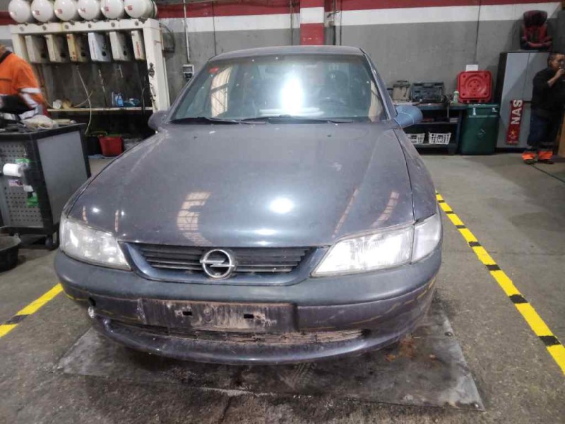 opel vectra b berlina del año 1996