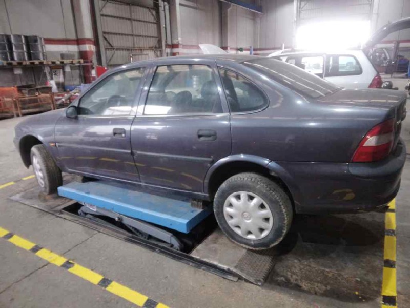 opel vectra b berlina del año 1996