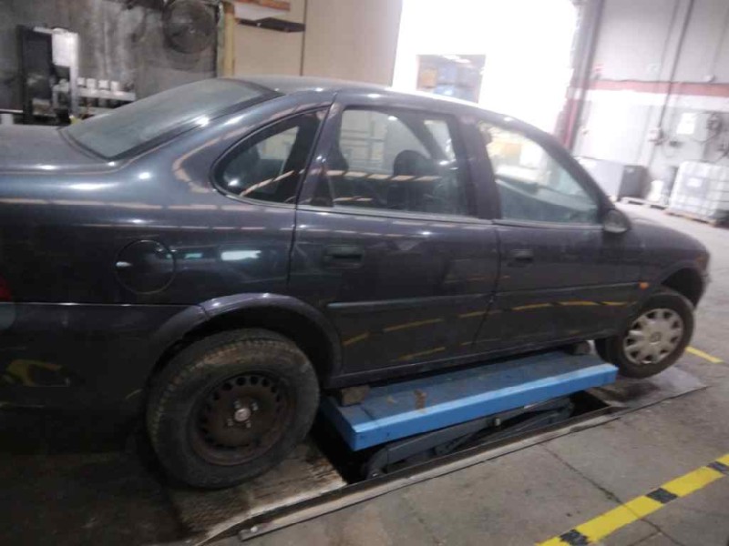 opel vectra b berlina del año 1996