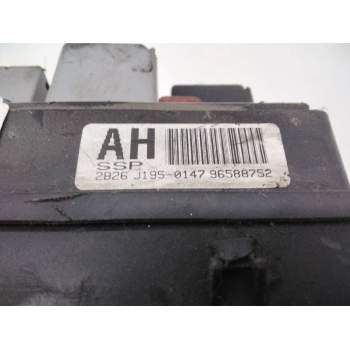 Recambio de caja fusibles para daewoo nubira berlina 2.0 cat referencia OEM IAM 96588752  90762