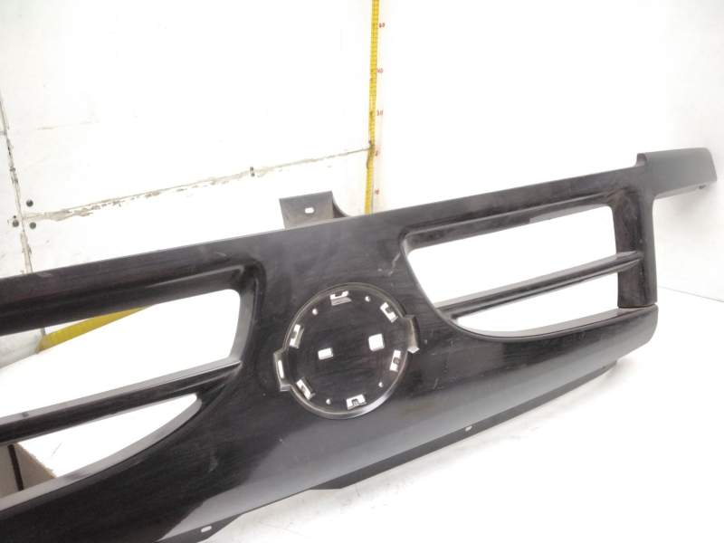 Recambio de rejilla delantera para nissan interstar furgoneta (x70) dci 80 referencia OEM IAM 8200135305  