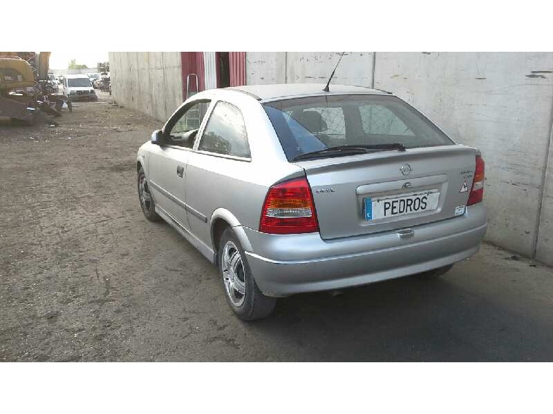 opel astra g berlina del año 2000
