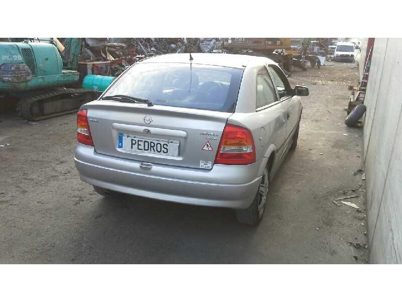 opel astra g berlina del año 2000
