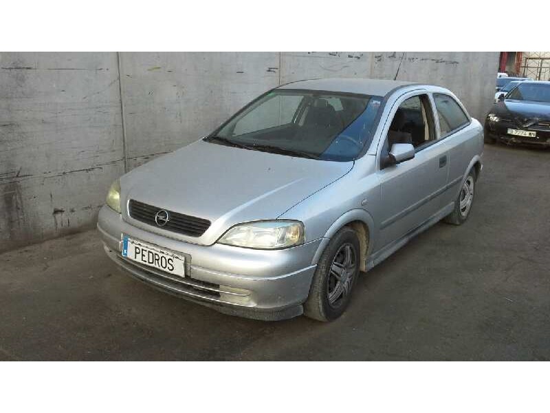 opel astra g berlina del año 2000