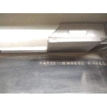 Recambio de rejilla delantera para nissan sunny ii (n13, b12) 1.6 i referencia OEM IAM 74131NW8000  
