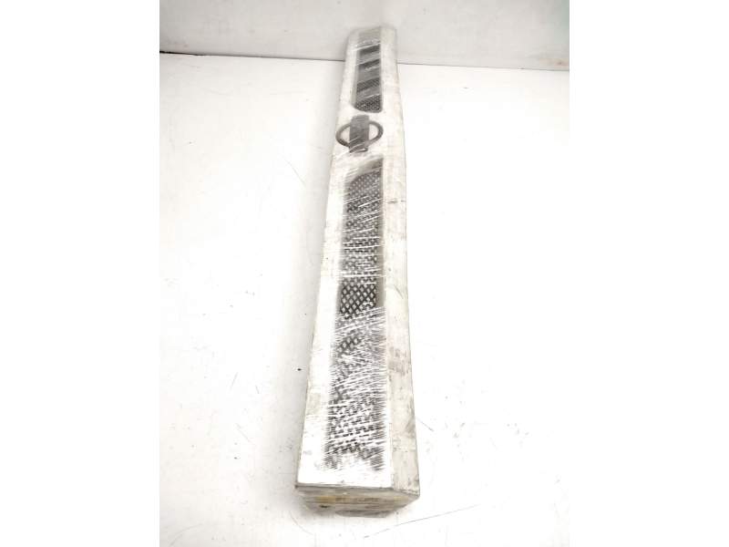 Recambio de rejilla delantera para nissan trade caja/chasis 2.3 d referencia OEM IAM XO01207228  