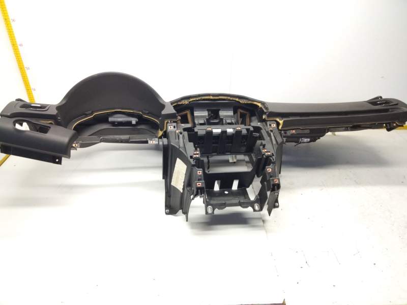 Recambio de salpicadero para opel insignia sports tourer cosmo referencia OEM IAM 13275639  