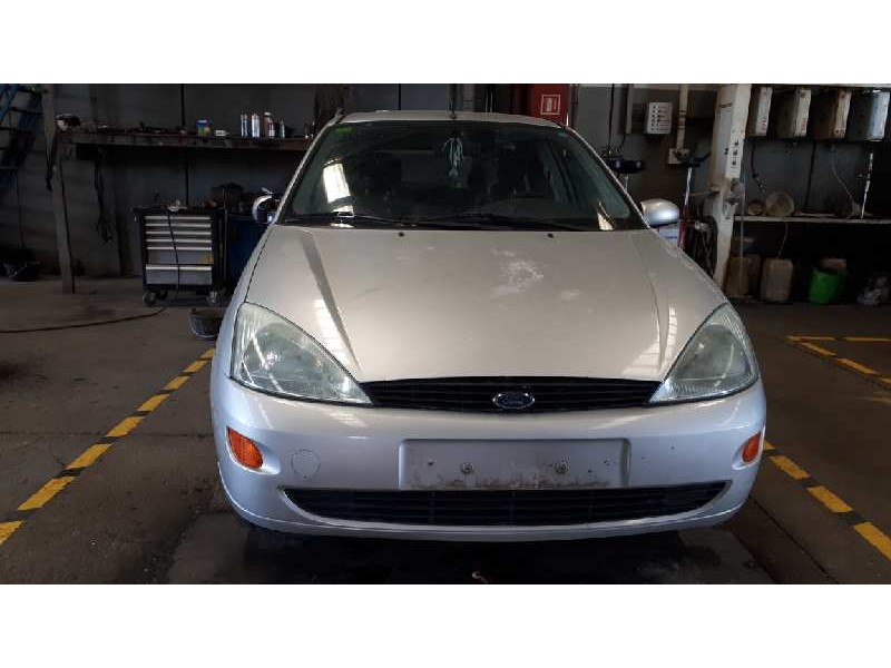 ford focus berlina (cak) del año 2000