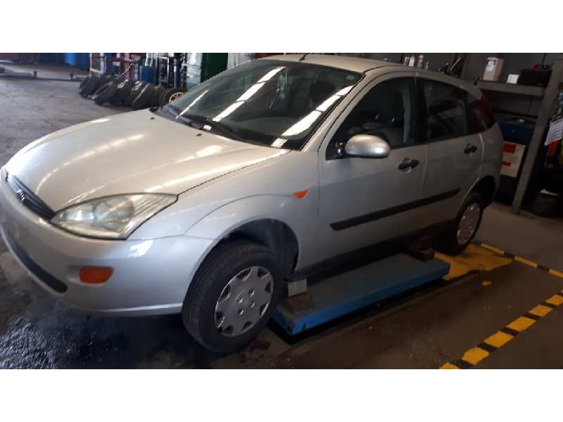 ford focus berlina (cak) del año 2000