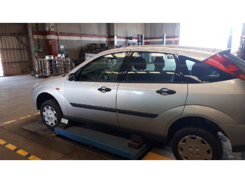 ford focus berlina (cak) del año 2000