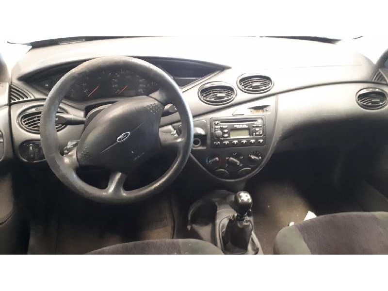 ford focus berlina (cak) del año 2000