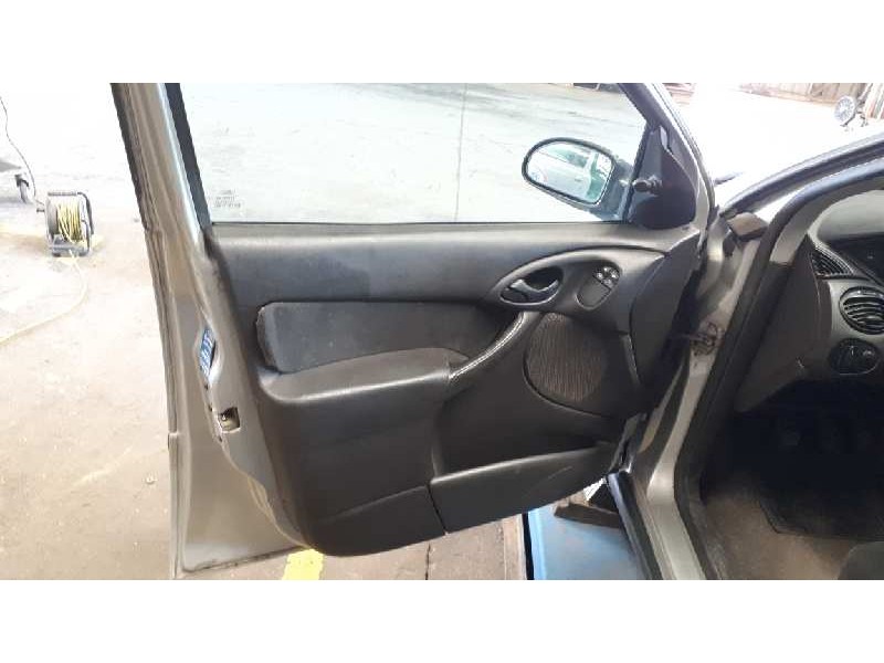 ford focus berlina (cak) del año 2000