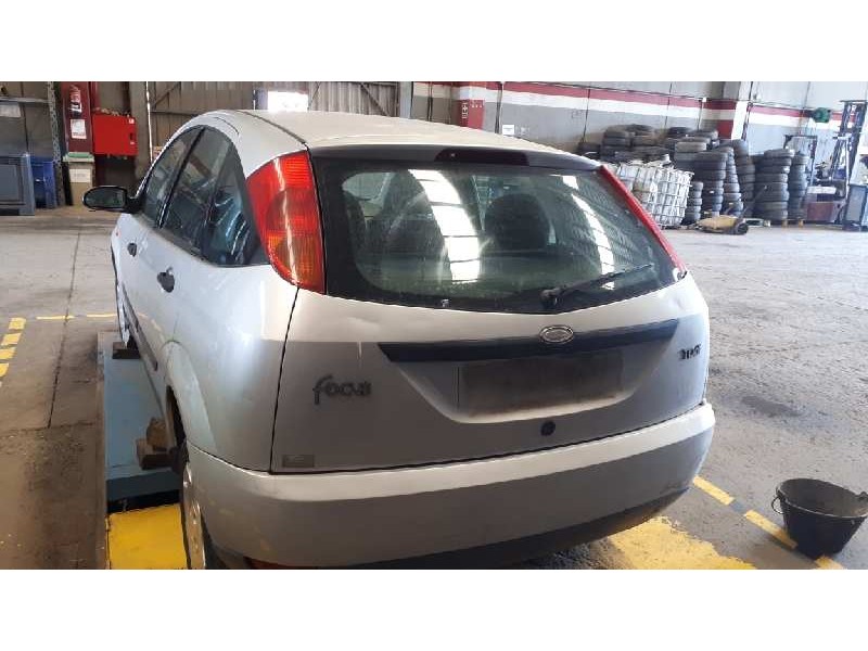 ford focus berlina (cak) del año 2000
