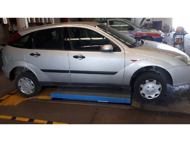 ford focus berlina (cak) del año 2000