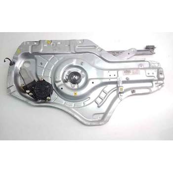 ELEVALUNAS DELANTERO DERECHO 82402D062AX 