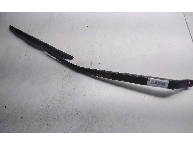 Recambio de brazo limpia delantero derecho para toyota auris hybrid active referencia OEM IAM 8521102300  