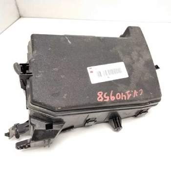 Recambio de caja fusibles para toyota auris hybrid active referencia OEM IAM 8274102080  