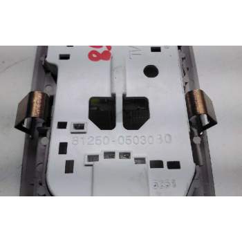 Recambio de luz interior para toyota auris hybrid active referencia OEM IAM 8125005030B0  