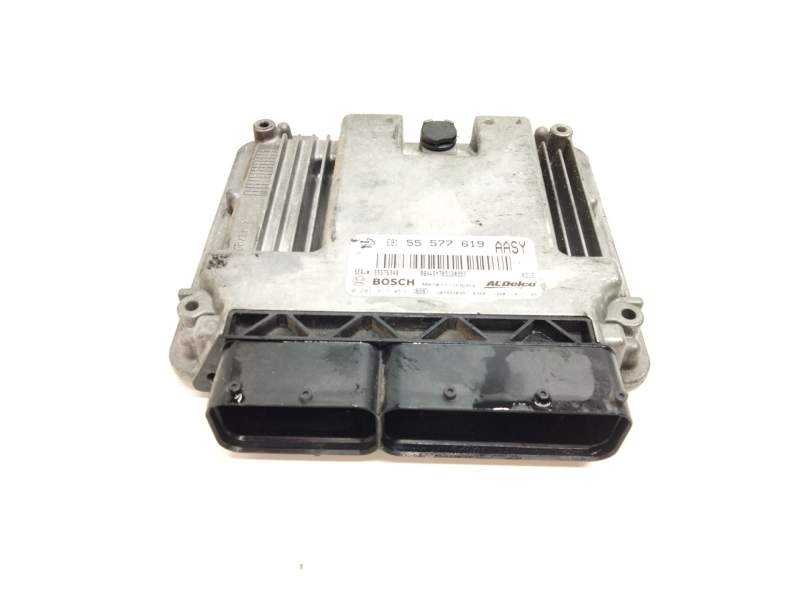 Recambio de centralita motor uce para opel insignia sports tourer cosmo referencia OEM IAM 55577619 0281017453 