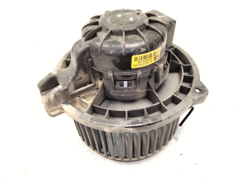 Recambio de motor calefaccion para ssangyong rexton w / rexton 2.0 xdi referencia OEM IAM 61925000  