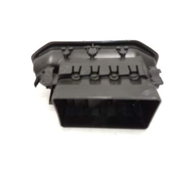 Recambio de aireador derecho para dacia bisgster referencia OEM IAM 687602110R  
