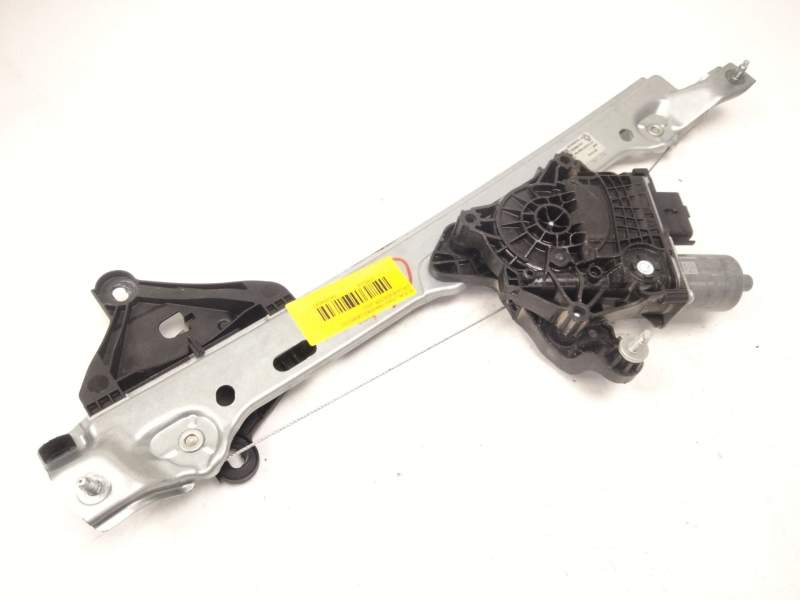 Recambio de elevalunas trasero derecho para dacia bisgster referencia OEM IAM 827209077R  