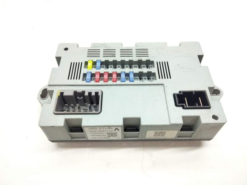 Recambio de caja fusibles para land rover discovery 5 referencia OEM IAM EH2214Q073AA  
