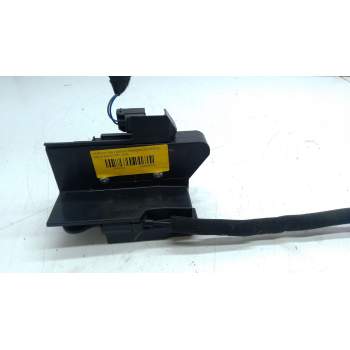 Recambio de cerradura puerta trasera izquierda para dacia bisgster referencia OEM IAM 825031922R  